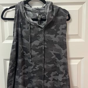 Coreio Deep Slit sleeves hooded workout top